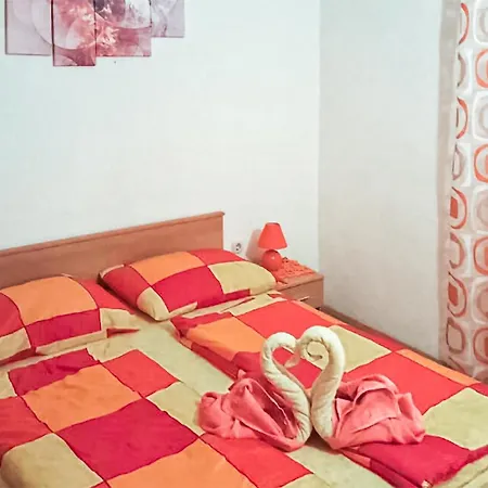 2 Bedroom Cozy In Biograd Biograd Na Moru