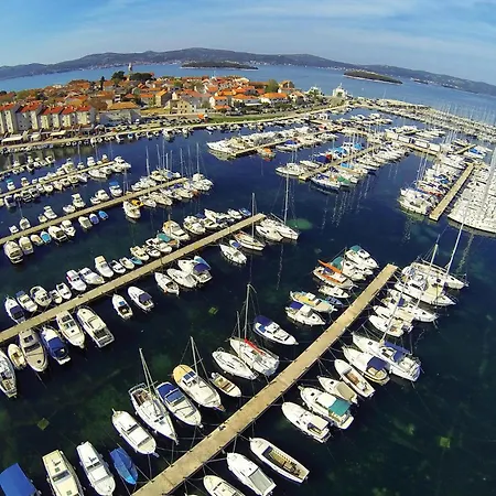 2 Bedroom Cozy In Biograd *