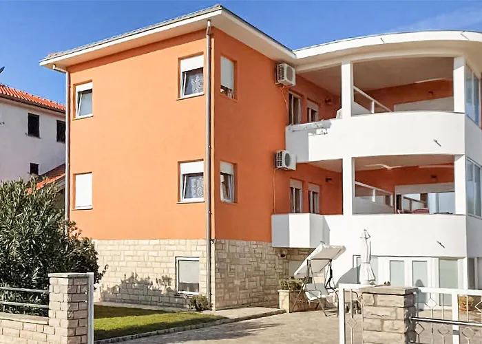2 Bedroom Cozy In Biograd Апартаменты