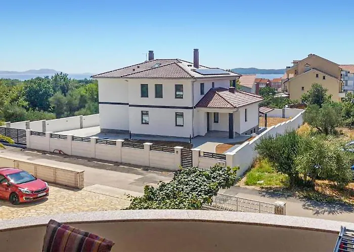 2 Bedroom Cozy In Biograd Биоград-на-Мору