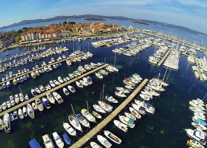 2 Bedroom Cozy In Biograd *